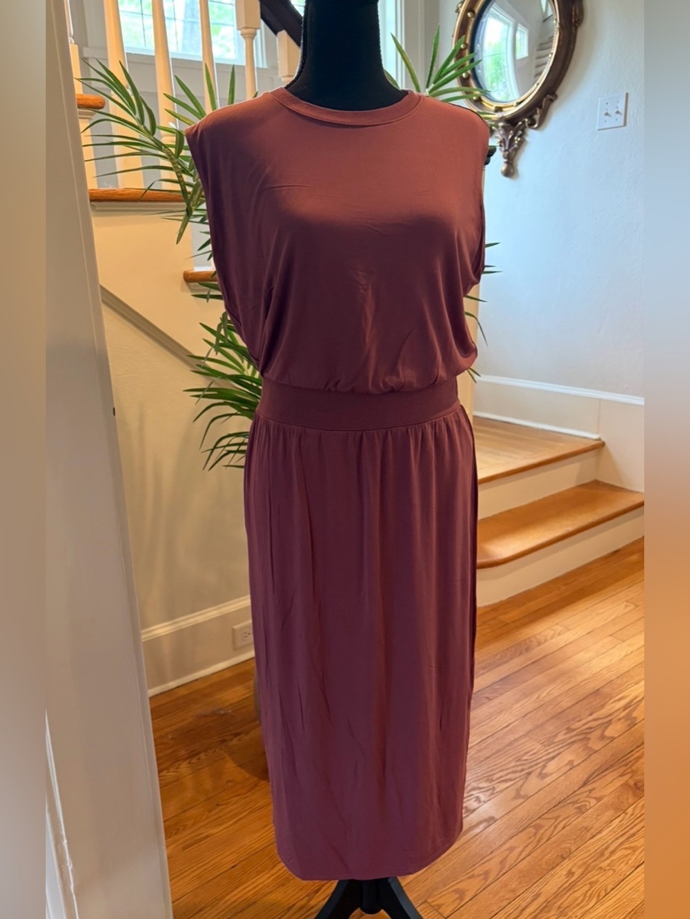 NWT Athleta Santorini Cinch Dress
Tawny Rose Size Medium Petite New with Tags